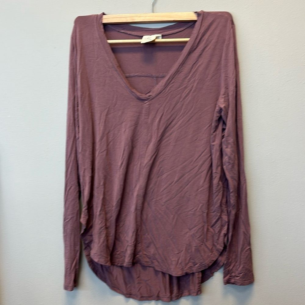 Woman’s White Crow plum colored long sleeved v neck stretchy shirt.